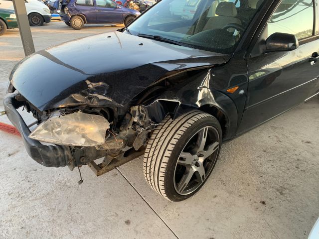 bontott FORD MONDEO III Bal hátsó Dobbetét (Kerékjárati, Műanyag)