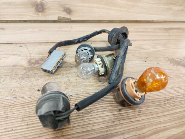 bontott FORD MONDEO III Bal Hátsó Lámpa Foglalat