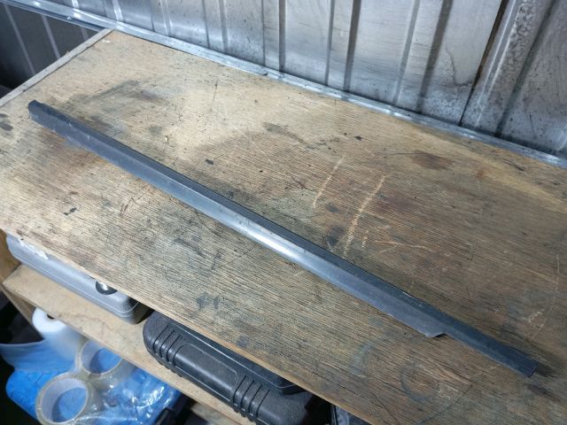 bontott FORD MONDEO III Bal hátsó Vízlehúzó Gumicsík