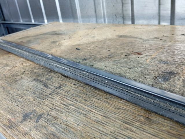 bontott FORD MONDEO III Bal hátsó Vízlehúzó Gumicsík