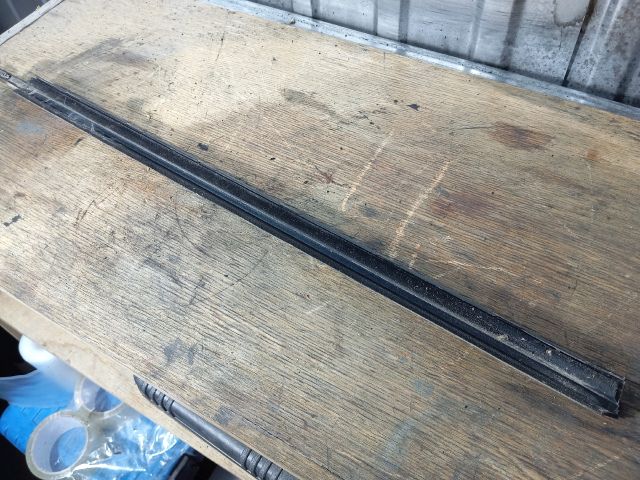 bontott FORD MONDEO III Bal hátsó Vízlehúzó Gumicsík