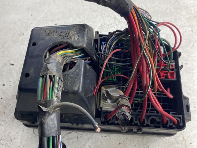 bontott FORD MONDEO III Biztosítéktábla Doboz