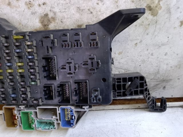 bontott FORD MONDEO III Biztosítéktábla Utastér