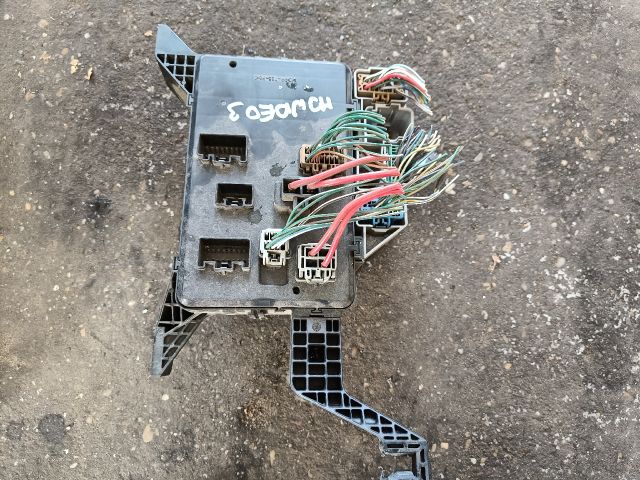 bontott FORD MONDEO III Biztosítéktábla Utastér