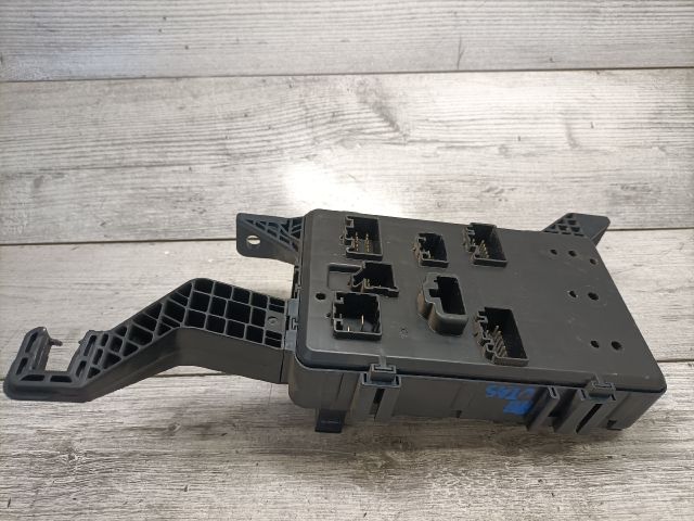 bontott FORD MONDEO III Biztosítéktábla Utastér