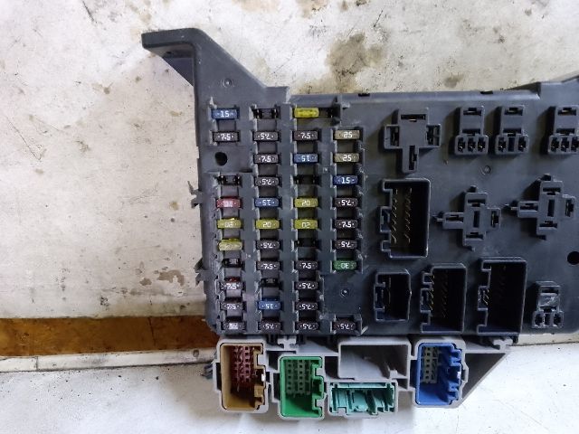 bontott FORD MONDEO III Biztosítéktábla Utastér