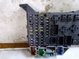 bontott FORD MONDEO III Biztosítéktábla Utastér