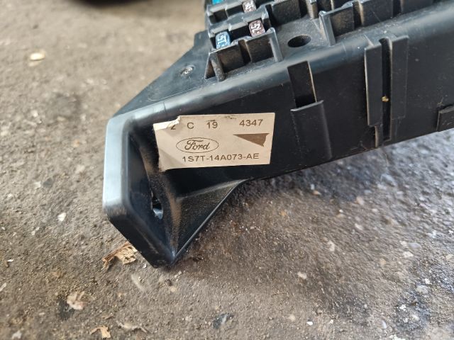 bontott FORD MONDEO III Biztosítéktábla Utastér