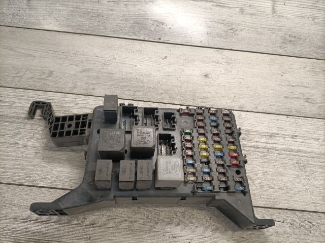 bontott FORD MONDEO III Biztosítéktábla Utastér