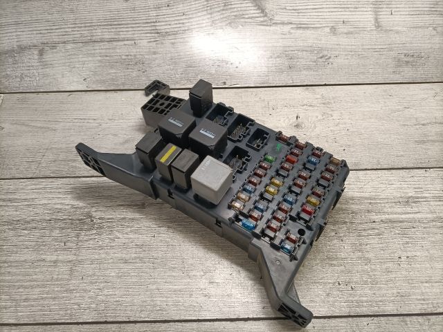 bontott FORD MONDEO III Biztosítéktábla Utastér