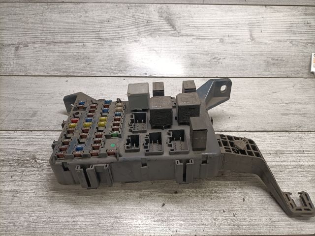 bontott FORD MONDEO III Biztosítéktábla Utastér