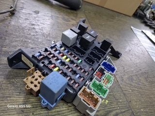 bontott FORD MONDEO III Biztosítéktábla Utastér