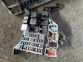 bontott FORD MONDEO III Biztosítéktábla Utastér