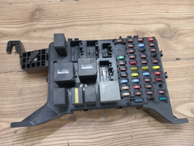 bontott FORD MONDEO III Biztosítéktábla Utastér