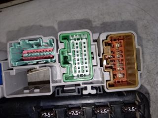 bontott FORD MONDEO III Biztosítéktábla Utastér