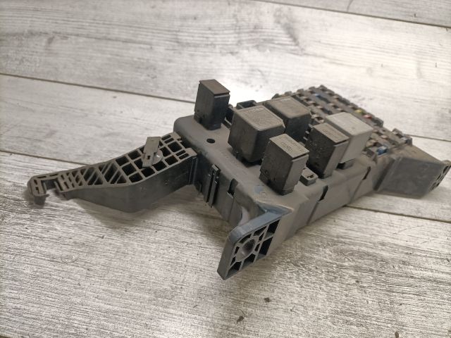 bontott FORD MONDEO III Biztosítéktábla Utastér