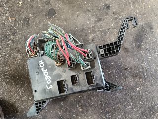 bontott FORD MONDEO III Biztosítéktábla Utastér