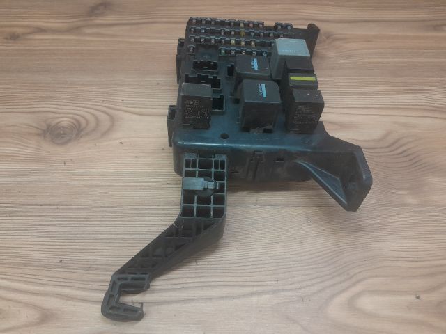 bontott FORD MONDEO III Biztosítéktábla Utastér