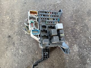 bontott FORD MONDEO III Biztosítéktábla Utastér