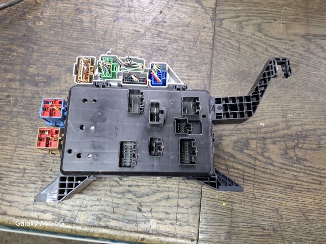 bontott FORD MONDEO III Biztosítéktábla Utastér