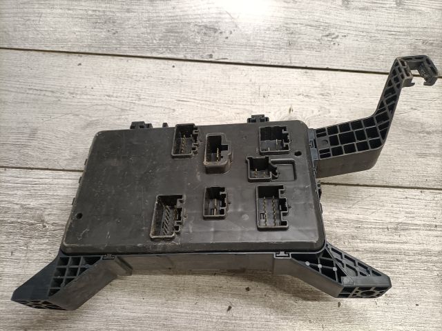 bontott FORD MONDEO III Biztosítéktábla Utastér