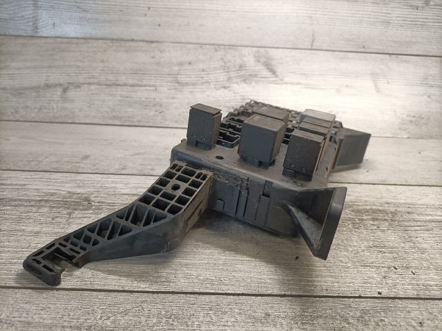 bontott FORD MONDEO III Biztosítéktábla Utastér