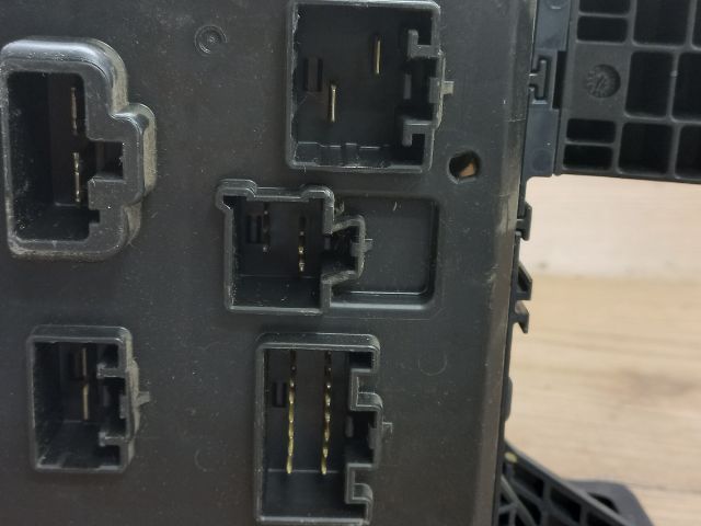 bontott FORD MONDEO III Biztosítéktábla Utastér