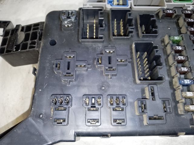 bontott FORD MONDEO III Biztosítéktábla Utastér