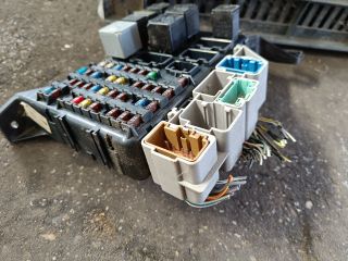 bontott FORD MONDEO III Biztosítéktábla Utastér