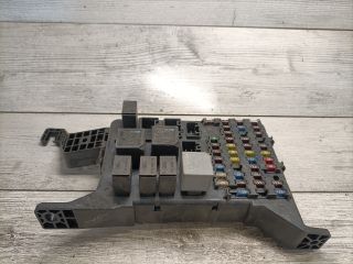 bontott FORD MONDEO III Biztosítéktábla Utastér