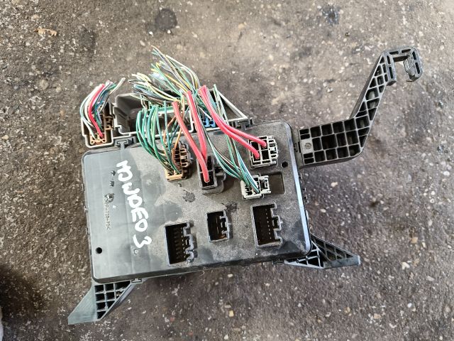 bontott FORD MONDEO III Biztosítéktábla Utastér