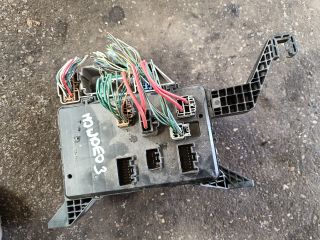 bontott FORD MONDEO III Biztosítéktábla Utastér