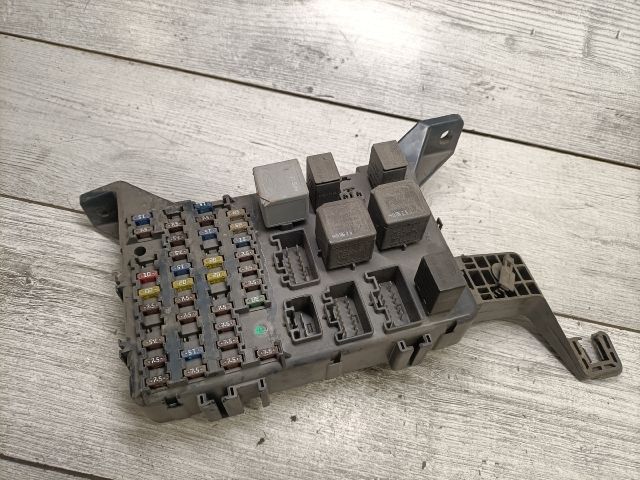 bontott FORD MONDEO III Biztosítéktábla Utastér