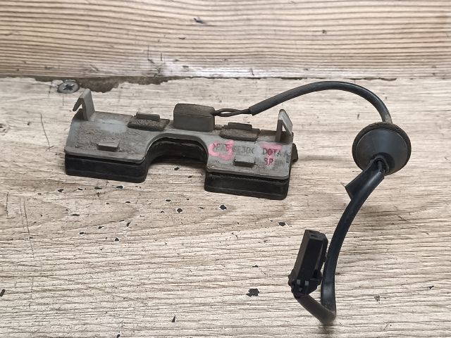 bontott FORD MONDEO III Csomagtér Nyitó Kar / Gomb