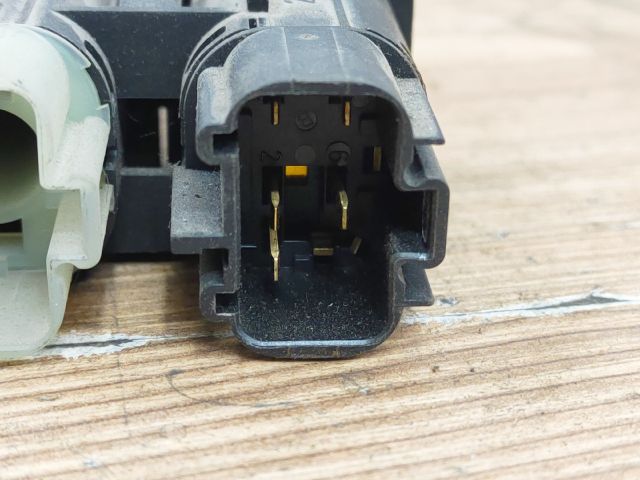 bontott FORD MONDEO III Csomagtér Nyitó Kar / Gomb