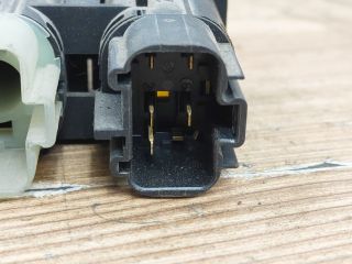 bontott FORD MONDEO III Csomagtér Nyitó Kar / Gomb