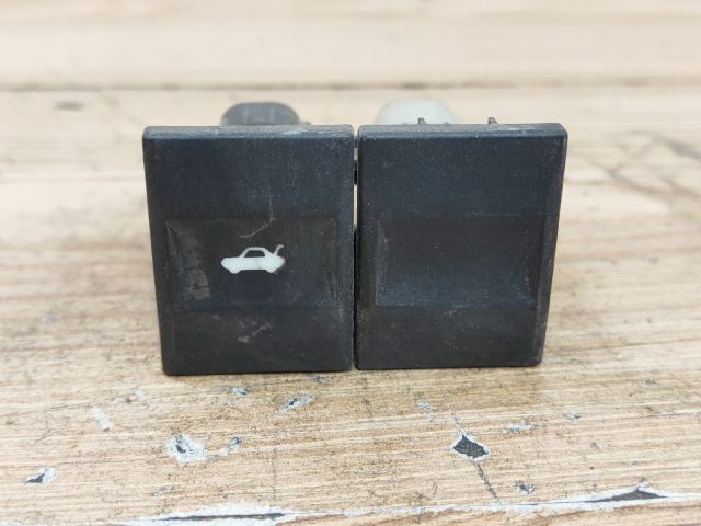 bontott FORD MONDEO III Csomagtér Nyitó Kar / Gomb