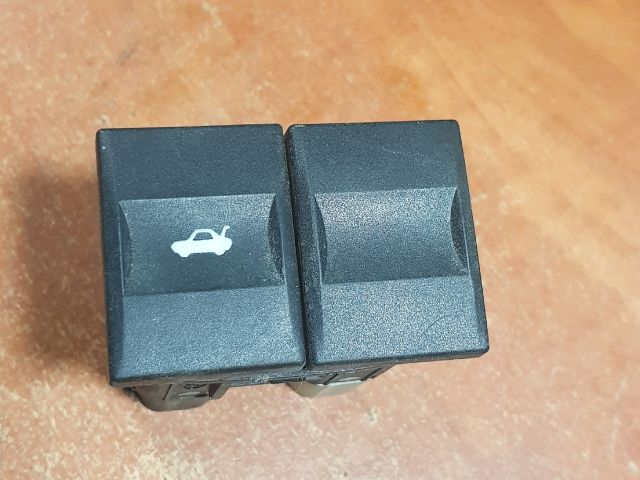 bontott FORD MONDEO III Csomagtér Nyitó Kar / Gomb