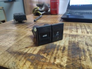 bontott FORD MONDEO III Csomagtér Nyitó Kar / Gomb