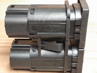 bontott FORD MONDEO III Csomagtér Nyitó Kar / Gomb