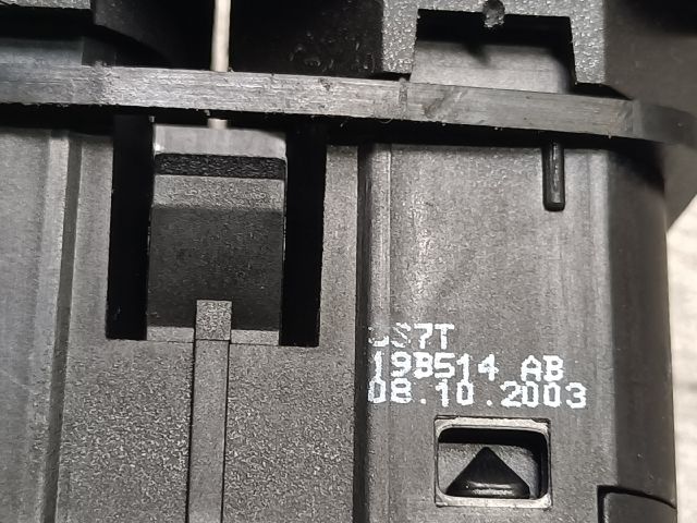 bontott FORD MONDEO III Csomagtér Nyitó Kar / Gomb