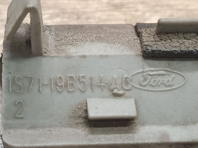 bontott FORD MONDEO III Csomagtér Nyitó Kar / Gomb