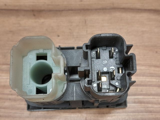 bontott FORD MONDEO III Csomagtér Nyitó Kar / Gomb