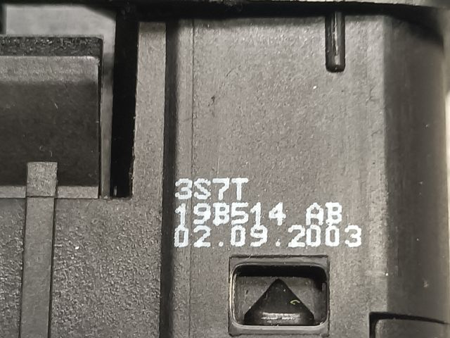 bontott FORD MONDEO III Csomagtér Nyitó Kar / Gomb