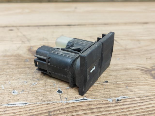 bontott FORD MONDEO III Csomagtér Nyitó Kar / Gomb