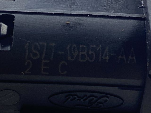 bontott FORD MONDEO III Csomagtér Nyitó Kar / Gomb