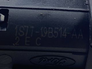 bontott FORD MONDEO III Csomagtér Nyitó Kar / Gomb