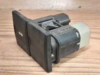 bontott FORD MONDEO III Csomagtér Nyitó Kar / Gomb