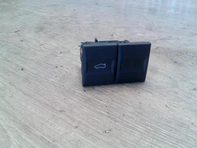 bontott FORD MONDEO III Csomagtér Nyitó Kar / Gomb