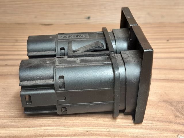 bontott FORD MONDEO III Csomagtér Nyitó Kar / Gomb